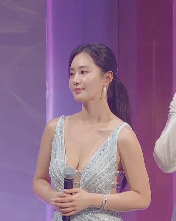 yulkcam's tweet photo. no thoughts just yuri https://t.co/MoMzIalibd