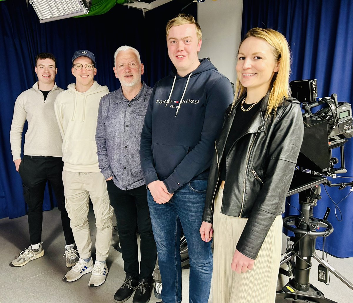 My thanks to @RobMacleanSport for visiting @EdinburghNapier to provide specialist coaching in sports commentary for our MA Sports Journalism students. Interested in a career in sports journalism? Join us. • For more info, click here : napier.ac.uk/courses/ma-spo…