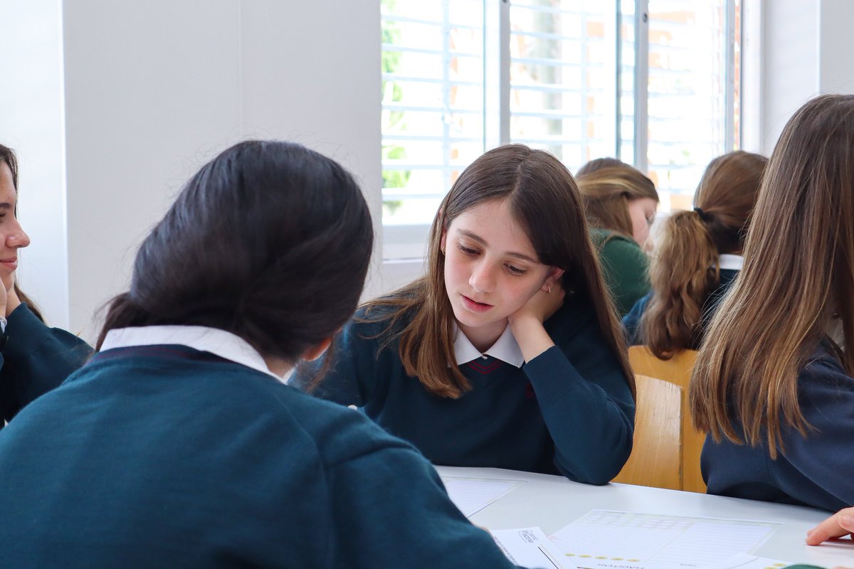Hace unas semanas, las alumnas que forman los Consejos de Curso, de 6º de Primaria a 2º de Bachillerato, tuvieron la oportunidad de reflexionar sobre la responsabilidad que están ejerciendo con sesiones de trabajo y charlas enriquecedoras 💪🏼