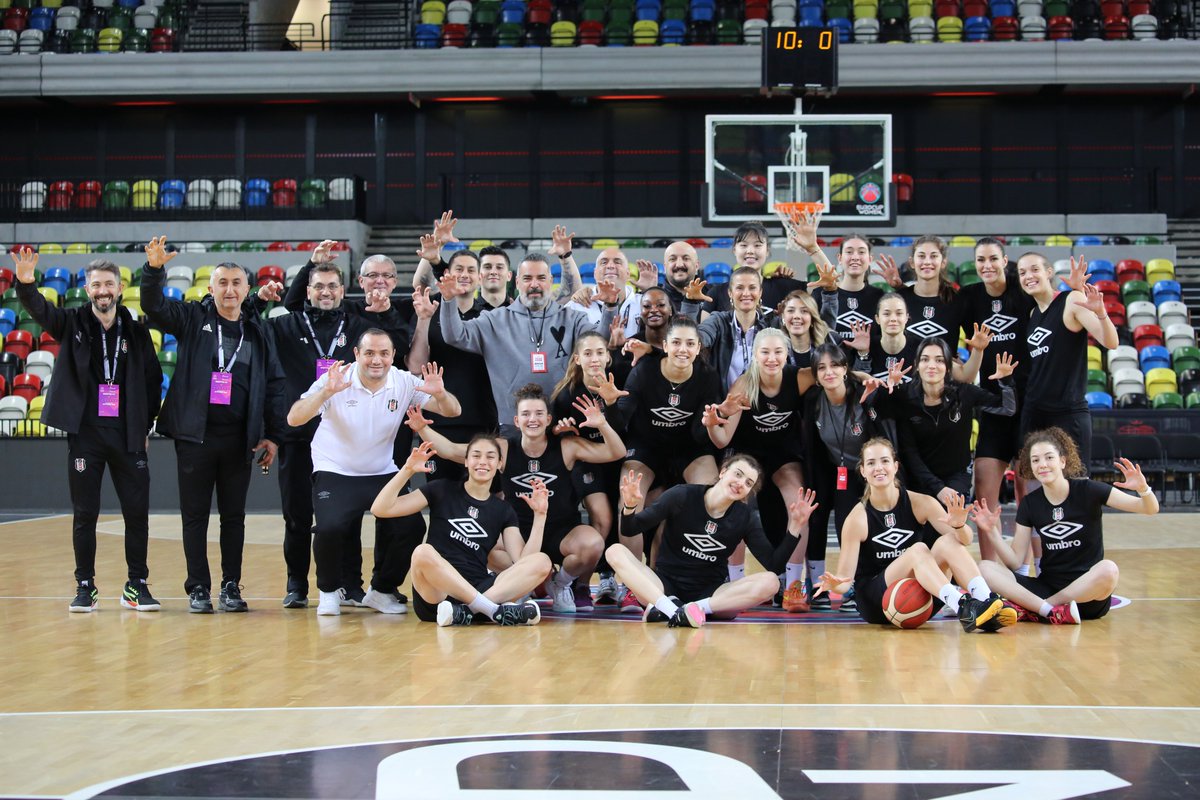 Sezonun son antrenmanı. 🥲 Sonu kupa olsun. 🏆

#BeşiktaşBOA 🦅