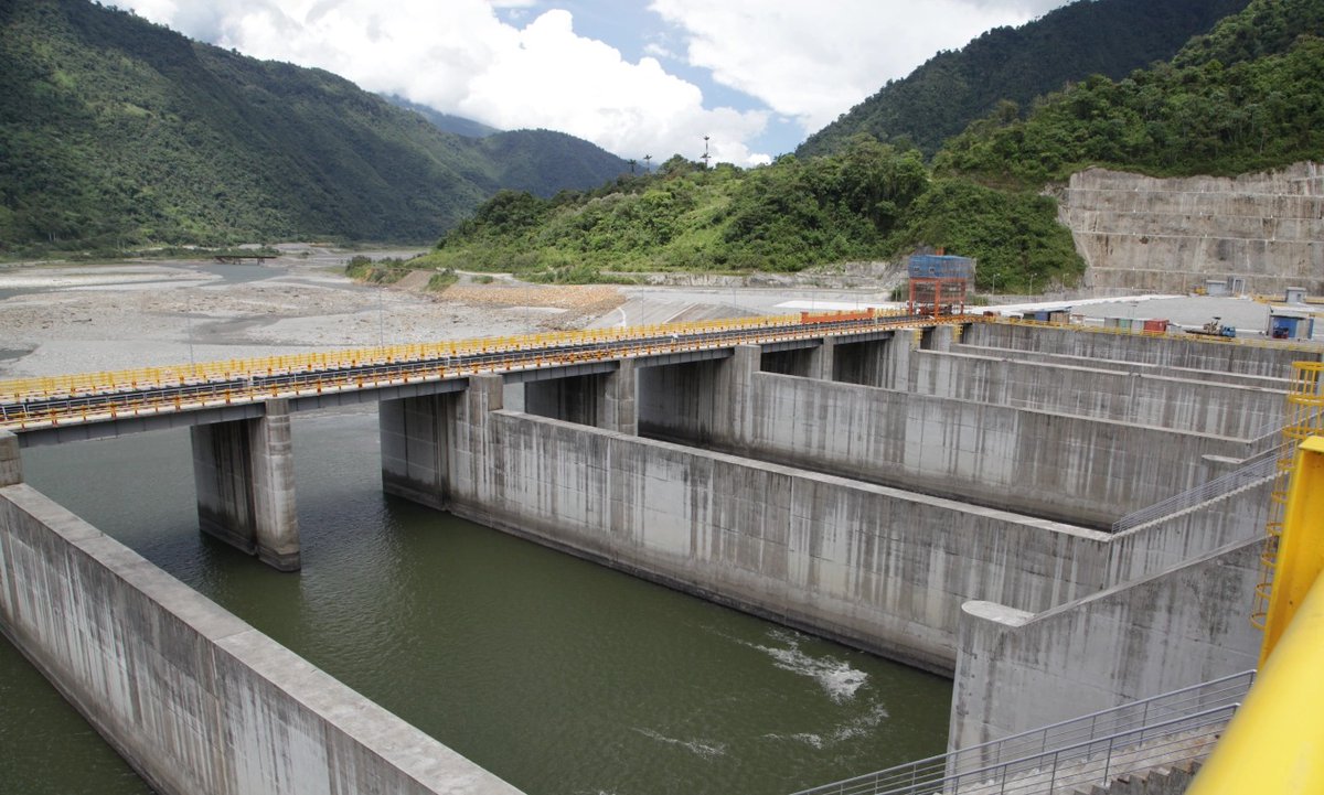 🇨🇳🔌 La hidroeléctrica Coca Codo Sinclair en #Ecuador 🇪🇨, un proyecto chino, enfrenta problemas de fisuras y #corrupción. 💡 ¿Cómo afectará esto a la #soberanía energética del país? ✍ Descúbrelo en este análisis de @juradlie ➡️ latinoamerica21.com/es/china-ecuad…