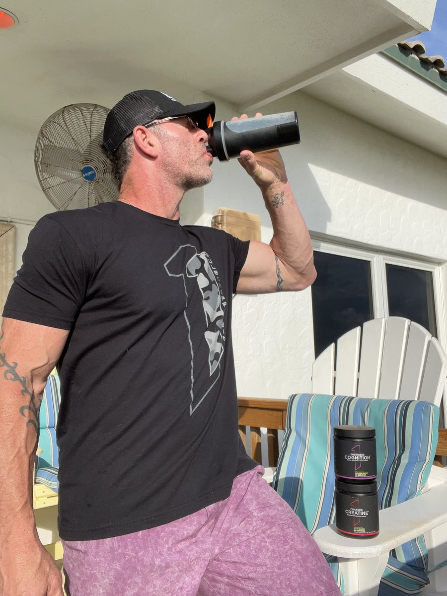 Starting the morning off with some sunshine and @RuleOneProteins #chargedcreatine and #cognition Use CODE FARNS44 to receive your discount at checkout. #R1athlete #ruleoneproteins #fitness #npc