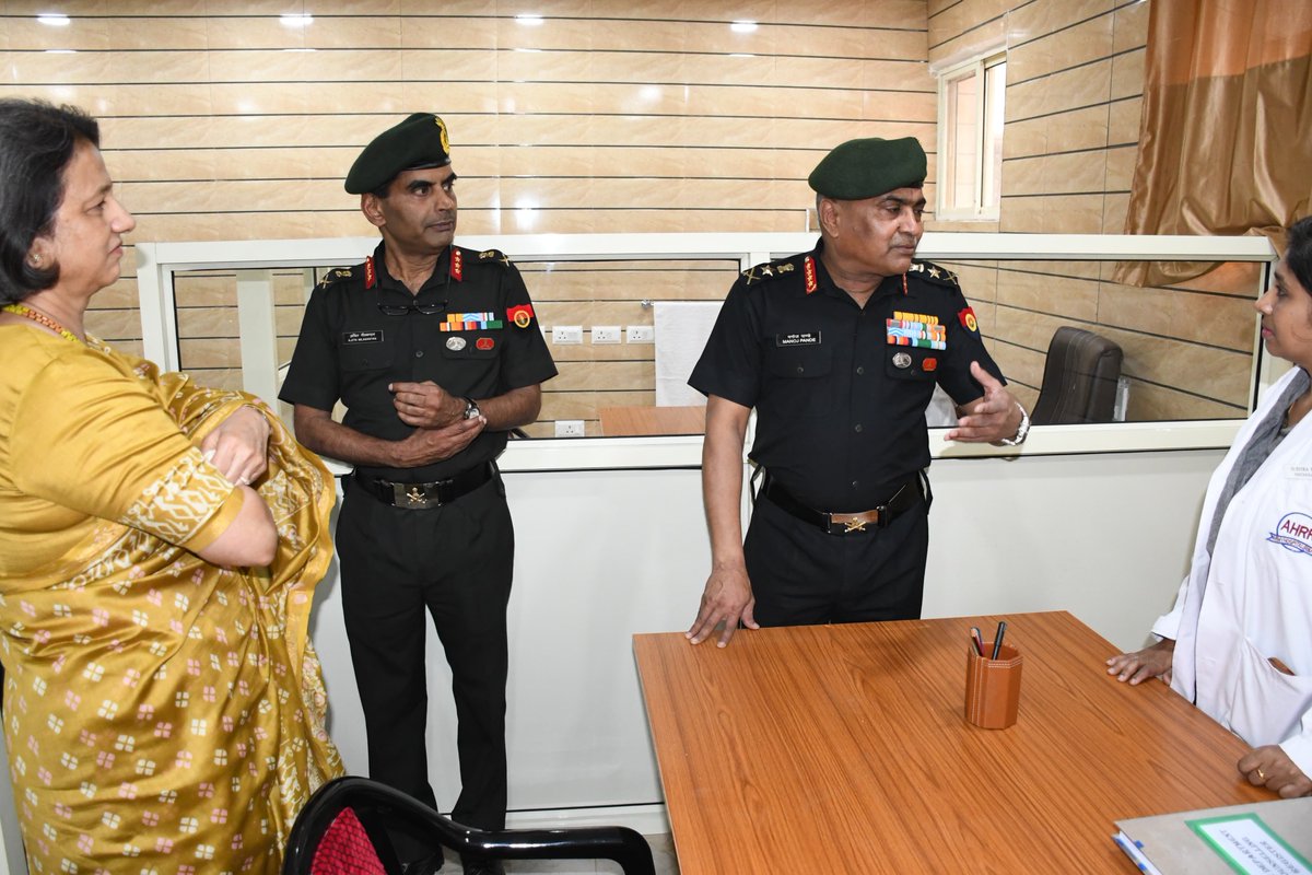 #COAS Gen Manoj Pande & Mrs Archana Pande, President @OfficialAwwa, spearheaded groundbreaking advancements @ Army Hospital R&R, Delhi Cantt. Introduction of Radiological Info & Digital Image Networking System marks significant leap in patient care.#HealthcareInnovation (1/2)