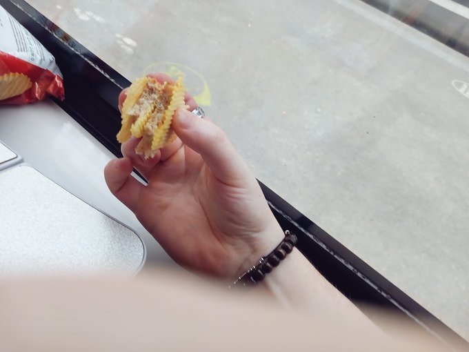 A crisp sandwich inside of a crisp sandwich. Peak British cuisine. https://t.co/A0Xhhckmzi