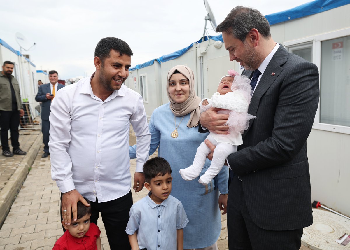 Hatay programımız kapsamında Kırıkhan’da depremzede vatandaşlarımızı ziyaret ederek Ramazan Bayramları’nı kutladık.