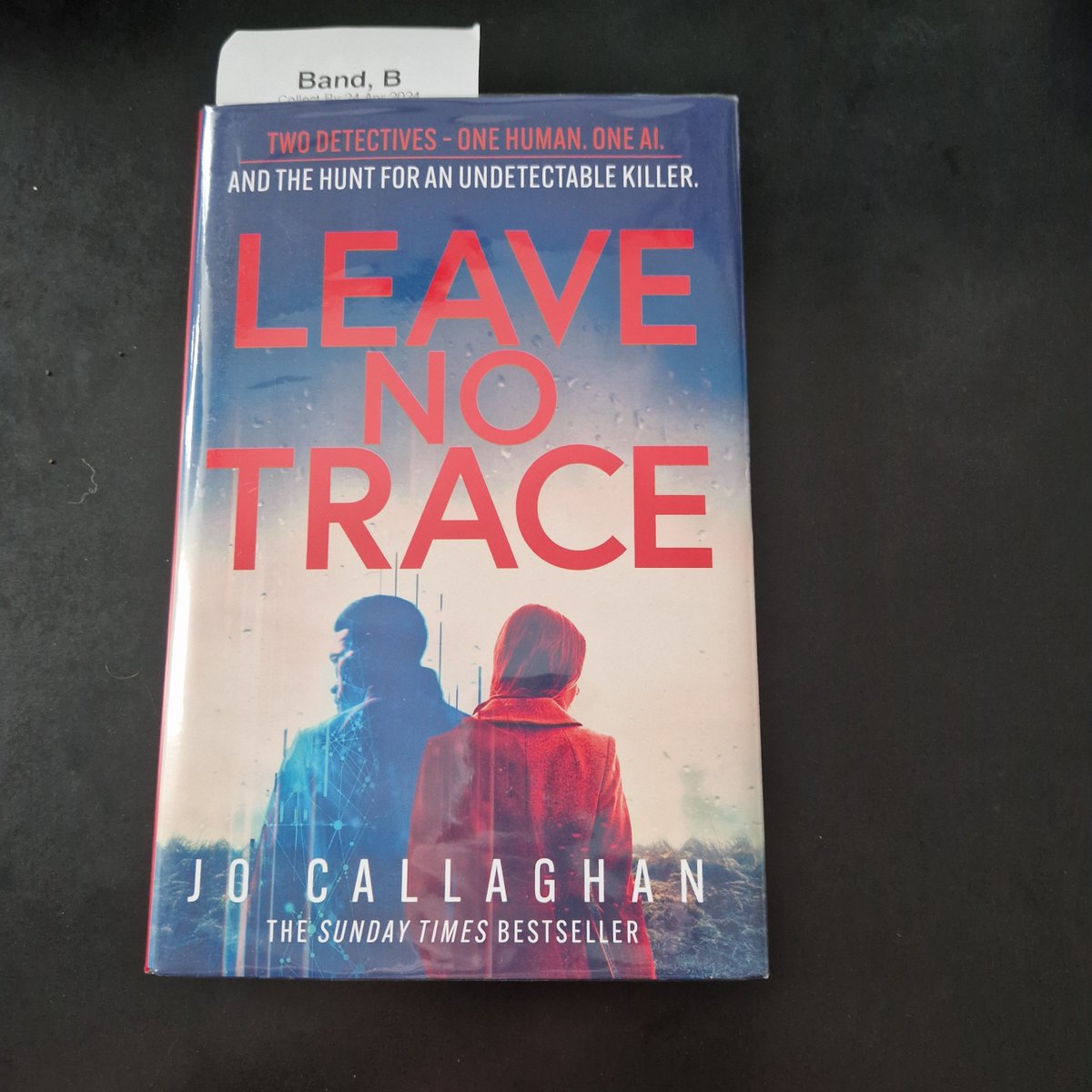 Popped into the library with the g/d. Wasn't expecting any reservations to be available as hadn't received an email. Think they heard my shriek of excitement outside 😆 #leavenotrace @JoCallaghanKat