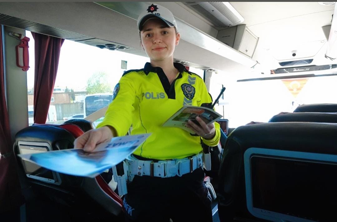 Hangi koltukta oturursan otur;

Kemerini Tak❗

Vatandaşlarımızın otobüs yolculuklarını güvenli bir şekilde tamamlamaları için bilgilendirme faaliyetlerimiz devam ediyor.

📍Kırklareli 

#HayatlaYarışılmaz