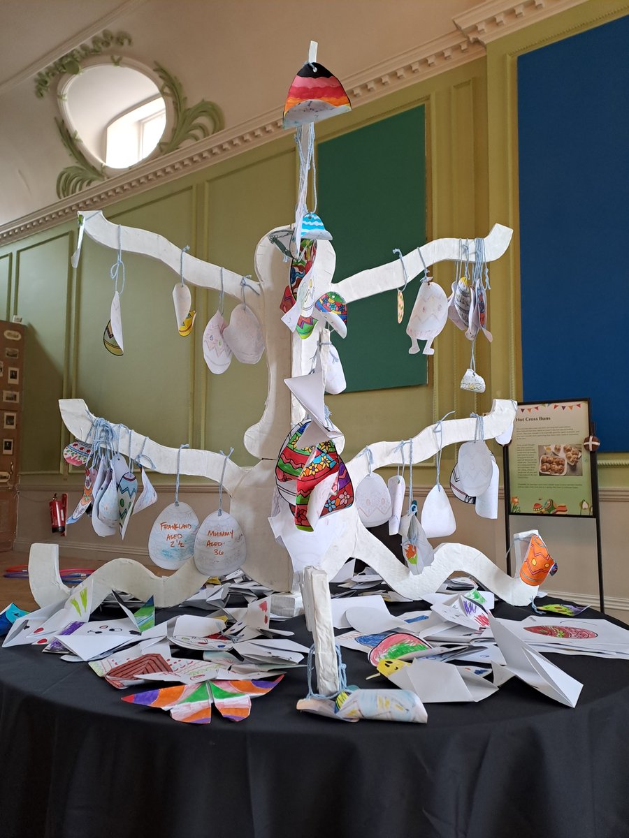 There's just a few days left to try #Easter crafts at Bath Assembly Rooms. The chandelier egg tree is looking full but there's still time to add your decoration. Open every day 10am - 3pm in the Card Room. Make a felt hot cross bun, try origami or colour in. #EasterCrafting