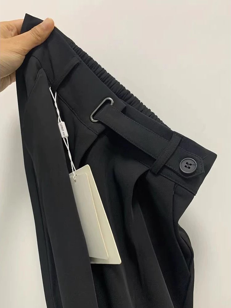 ShopeeCuties's tweet photo. Loose pants hitam gini bikin kelihatan jadi tinggi, terus gampang buat dimix and match 🥹
Cocok buat hangout, kerja atau ngampus✨ https://t.co/UJgv052lJS