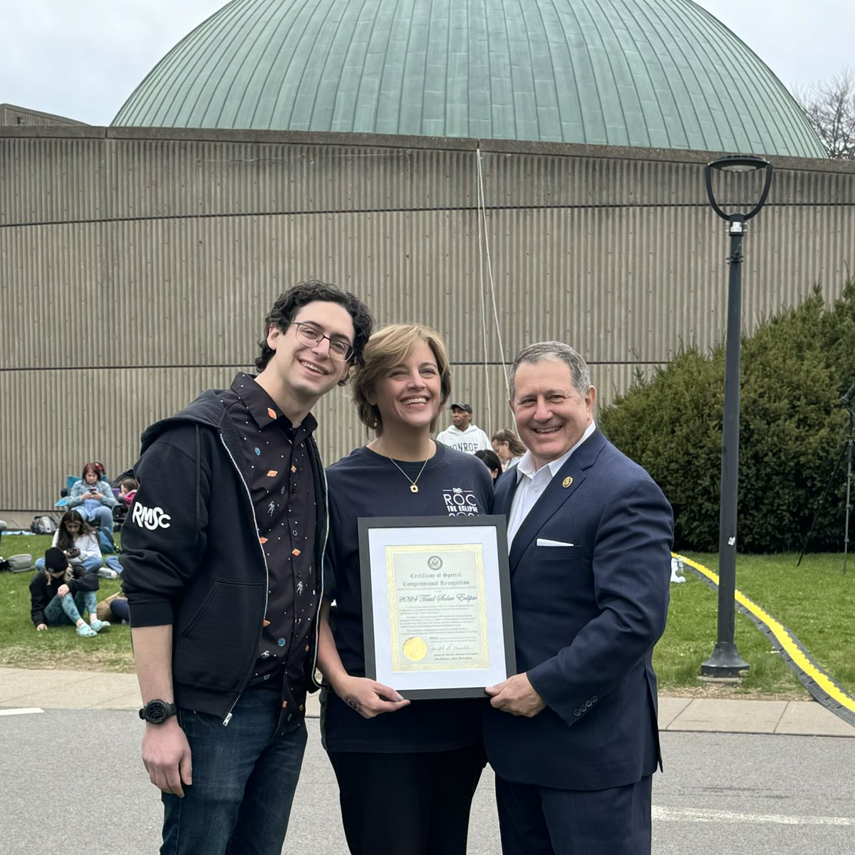 Honored to present a Certificate of Congressional Recognition to Hillary Olson, Dan Schneiderman, and everyone at @rocRMSC for their incredible work to make Rochester's eclipse celebrations a success! Grateful for all you do to inspire curiosity and learning in our community.