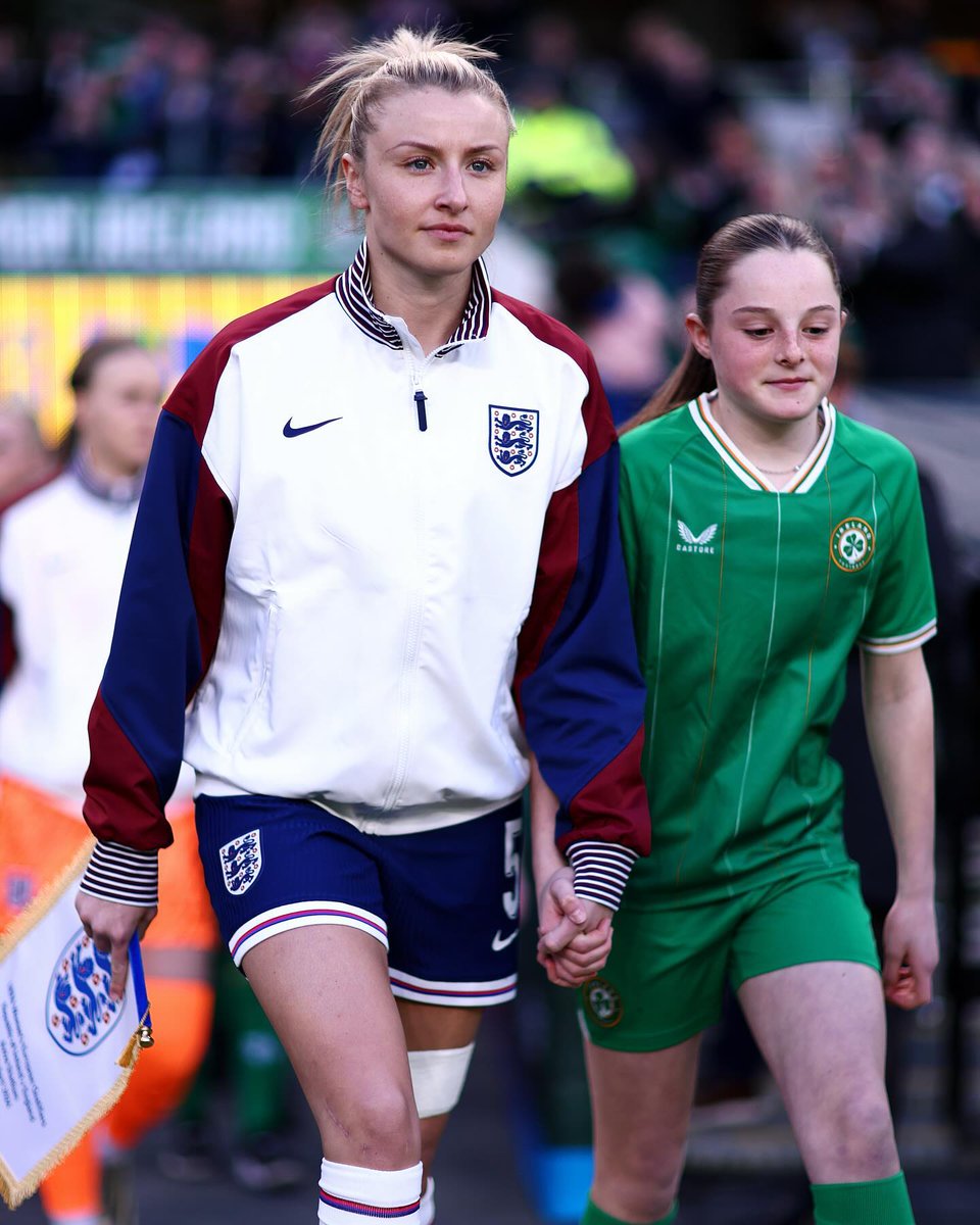 Leah Williamson is back in an England shirt after nearly a whole year out ❤️