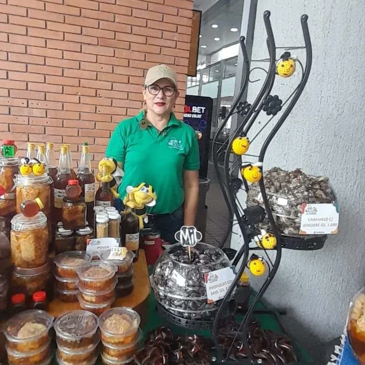 Feria 'De Raíz' del Ministerio de Agricultura y Ganadería en el Shopping Multiplaza con participación de productores del departamento Central #LoNuestroPrimero #GobiernoDelParaguay #MAG