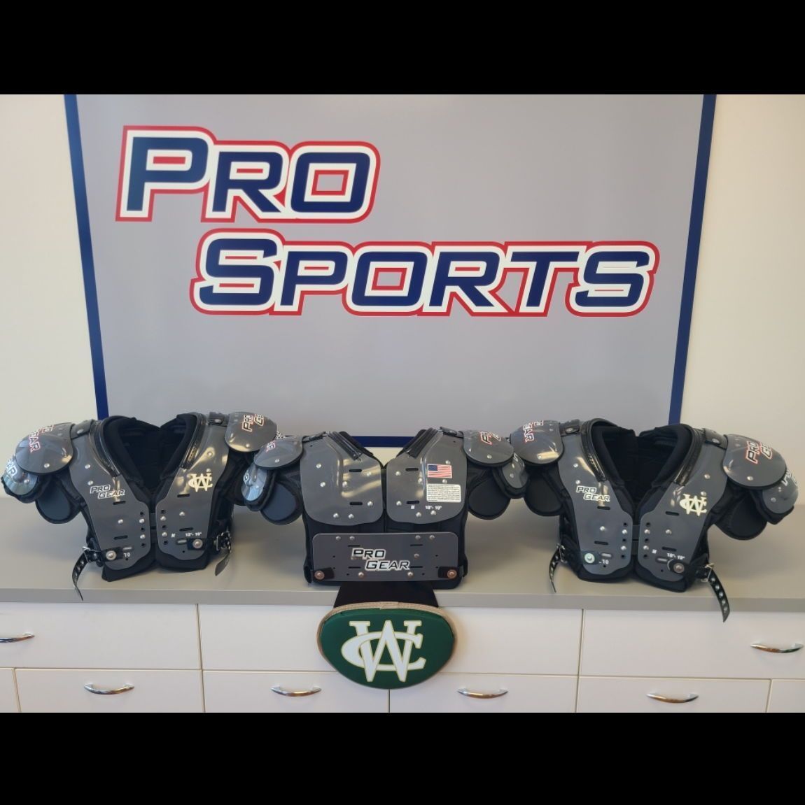 #beWARE, @WareFootball has #ProSportsCustoms on the way!🐊🔥

Big thanks to Coach Jason Strickland (@coachstrick20) for trusting Mike Nelson (@ProGearNellie) and our crew to protect his players!

@WareCoGators
@BakersSports

#KnowTheLogo #MadeInTheUSA #SportingGoods #FeedingTime