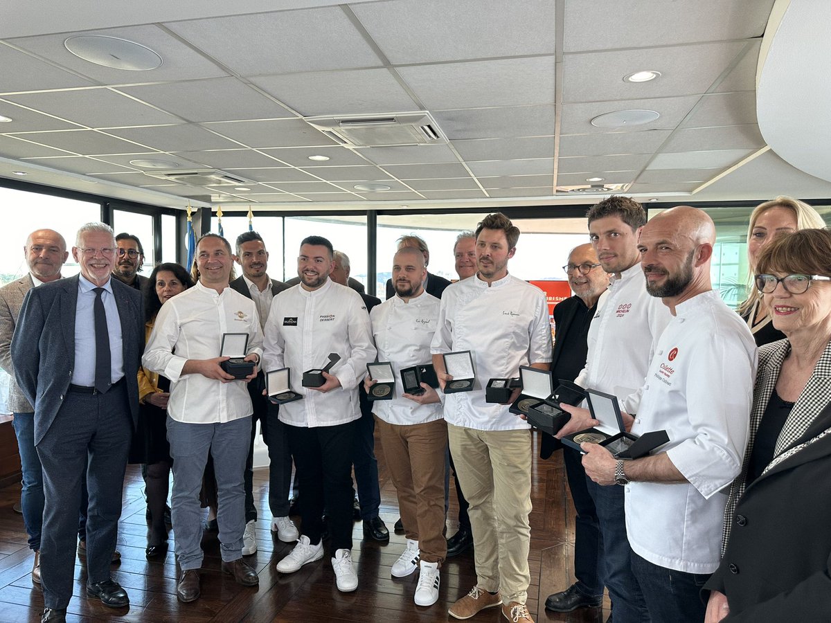 📕 Quelques semaines après la parution du Guide #Michelin, nous honorons avec <a href="/jlmasson83/">Jean-Louis MASSON</a> les chefs étoilés varois.

🇫🇷 La gastronomie dans Le Var est un atout précieux qu’il nous faut encourager, mettre en avant et surtout féliciter quand elle obtient les plus grands honneurs.