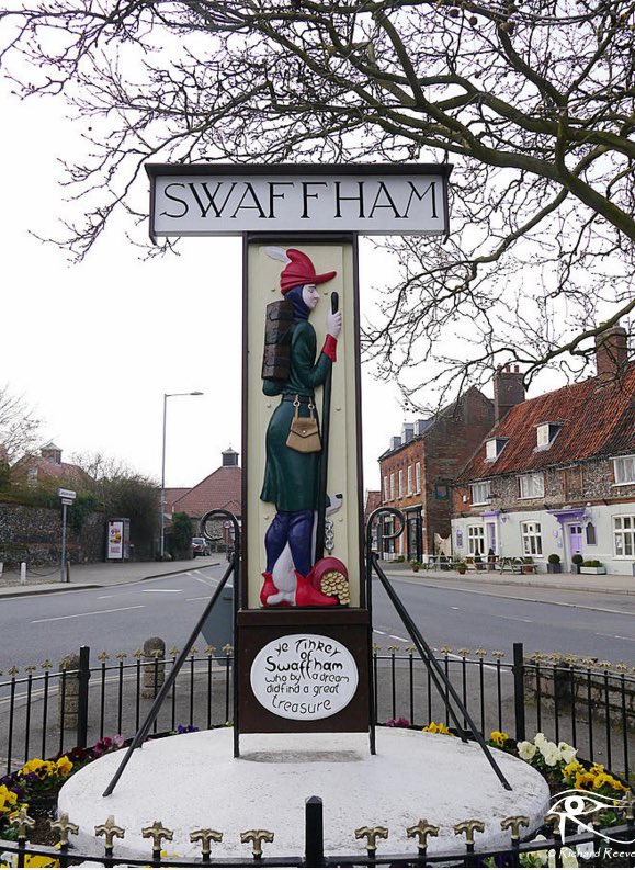 A pedlar of Swaffham dreamt that he should go to London Bridge. But he found nothing there. A shopkeeper laughed at him saying only fools follow their dreams. Why last night he’d dreamt that there was a pot of gold under a tree in a pedlar’s garden in Swaffham… #WyrdWednesday