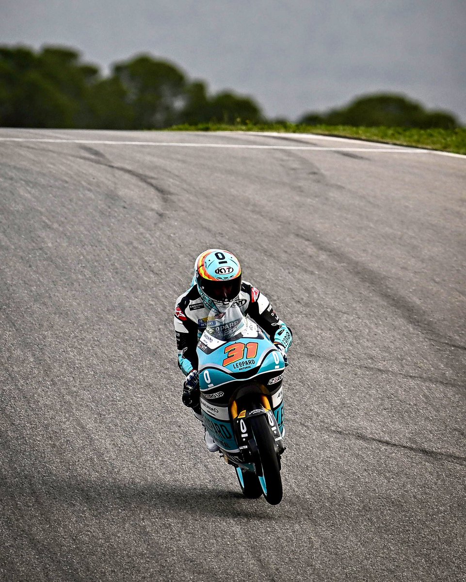 Wheeling into the #AmericasGP! 🇺🇸 Happy #WheelieWednesday everyone with @31AdriFernandez 🚀 #BeLe0pard #Moto3