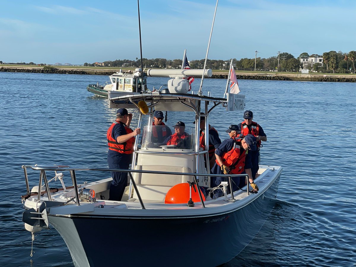 Avast Ye! The Gasparilla Invasion is afoot! Auxiliarists worked with local partners to provide safety and radio communications throughout the annual event. Partnerships like this are essential to promote boating safety in a dynamic and busy environment. 📸 Chris Juall.