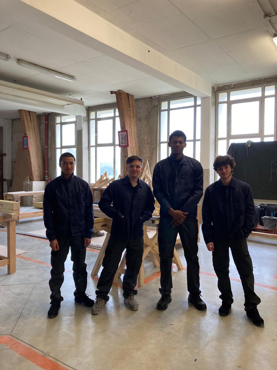 E2C PARIS (@e2cparis) on Twitter photo 👩🔧 Découverte des #métiers du #bâtiment
Hier, nos jeunes ont exploré la #menuiserie avec les <a href="/les_compagnons/">Compagnons du Devoir</a>. Le tour continue toute la semaine avec d'autres métiers : #maçon #charpentier #peintre #couvreur #plombier #métallier
Une belle expérience pour affiner leur projet pro💪 👩🔧 Découverte des #métiers du #bâtiment
Hier, nos jeunes ont exploré la #menuiserie avec les <a href="/les_compagnons/">Compagnons du Devoir</a>. Le tour continue toute la semaine avec d'autres métiers : #maçon #charpentier #peintre #couvreur #plombier #métallier
Une belle expérience pour affiner leur projet pro💪
