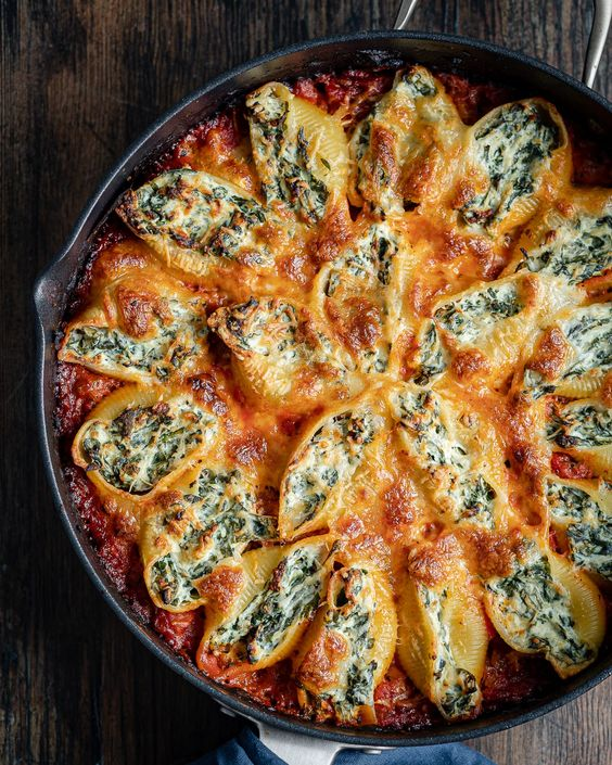 Stuffed pasta shells with spinach and ricotta
Dig in or pass? 🤔