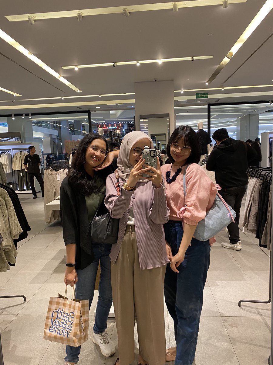 pleoffy's tweet photo. Hi lupa update disni ;3 #itiupdate

Kkkk~ akhirnya kita kedatangan member baru untuk mam dokie >.< sangat menyenangkan terima kasih 🤍🕊️⭐️

@muerdos @hellsloop @candaanalam @realivyclub 

GTW USERNAME PROYA YG MANA AJA SI https://t.co/vnSGNH3fwa