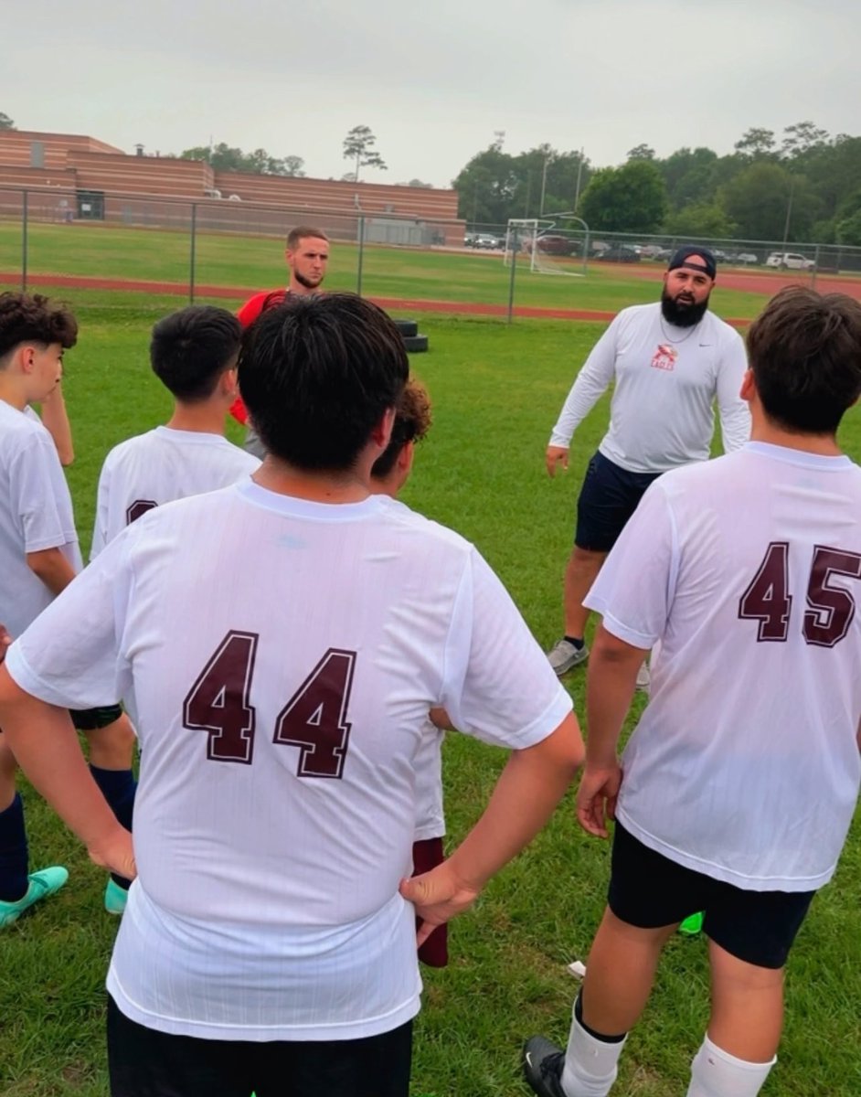 Enjoyed getting the opportunity to visit with @tms_Athboys yesterday as they get ready to kick off their season. Shout out to @_CoachSims for having us out! #FutureEagles #PROCESS @CoachPerkinson @AHS_EagleSoccer