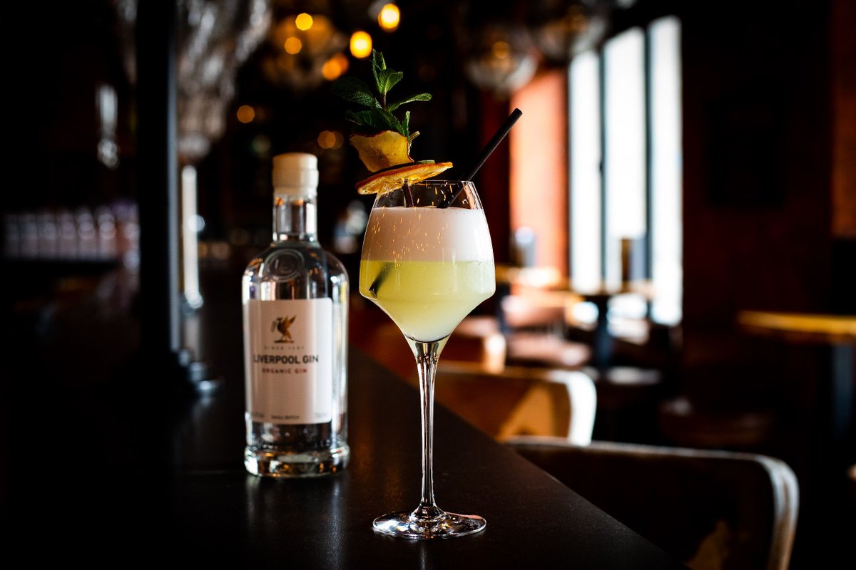 Heading to @aintreeraces? Get your glad rags on and visit #Fazenda to try their latest cocktail - The Front Runner! Combining @LiverpoolGin, rose syrup & lime and topped with a garnish inspired by the classic fascinator worn on iconic Ladies Day - a winner to be sure!🍸