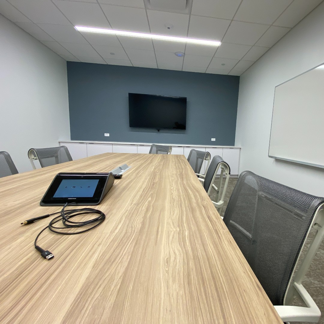 We understand that large or small #meetingroom technology must be simple & easy to use. Organized & simplistic in the room. Standardize multiple rooms so that the are useable by everyone. These are just a few of #KoziMediaDesign tips for success!  #conferenceroom