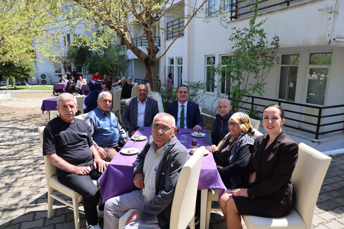 Valimiz Sayın Dr. İdris Akbıyık, Abide Hasan Nuri Öncüer Huzurevi Yaşlı Bakım ve Rehabilitasyon Merkezini ziyaret ederek Huzurevi sakinleriyle bayramlaştı. @idrisakbiyik
