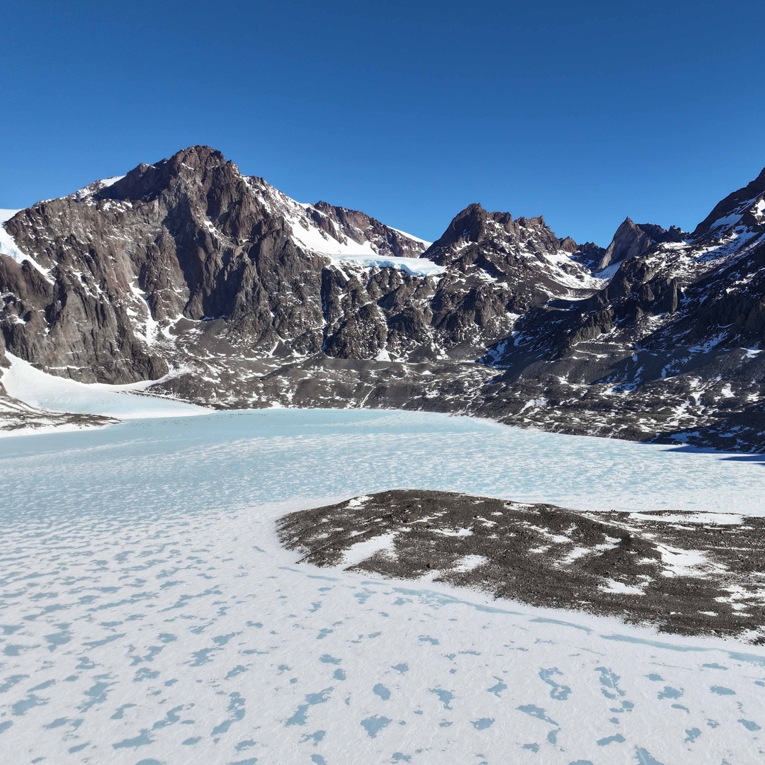 Lake Untersee ❄️
The largest surface freshwater lake in the interior of the Gruber Mountains. A glimpse of some of the magic you can witness when travelling into deep field Antarctica.

Images: David Sinclair