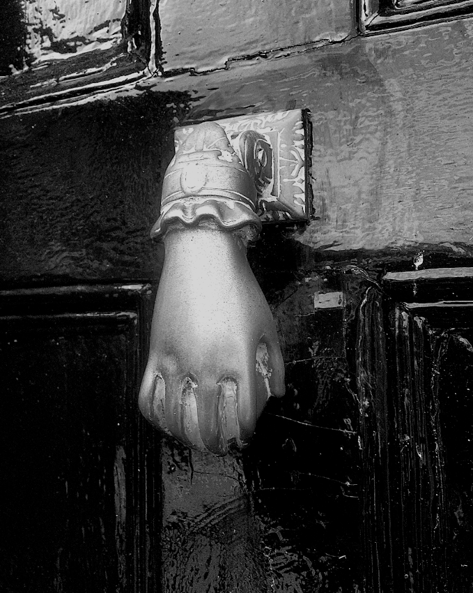 The front door of 28 Treacle Street in Penstow, former home of Jennie Ware, known locally as Old Mother Ware. The knocker is said to depict her hand clutching a witch ball. It bangs on the door of its own volition if a fellow witch walks past. #WitchWednesday