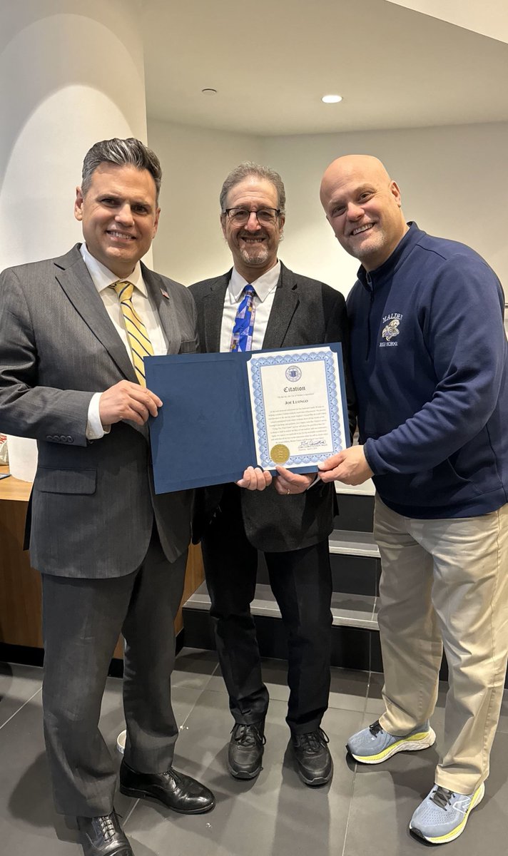 Mayor Gary Christenson congratulated longtime Malden Public Schools Fine Arts Teacher Joe Luongo on his retirement following nearly 20 years of service with the City of Malden! Please visit buff.ly/3xDwDwN for more information.