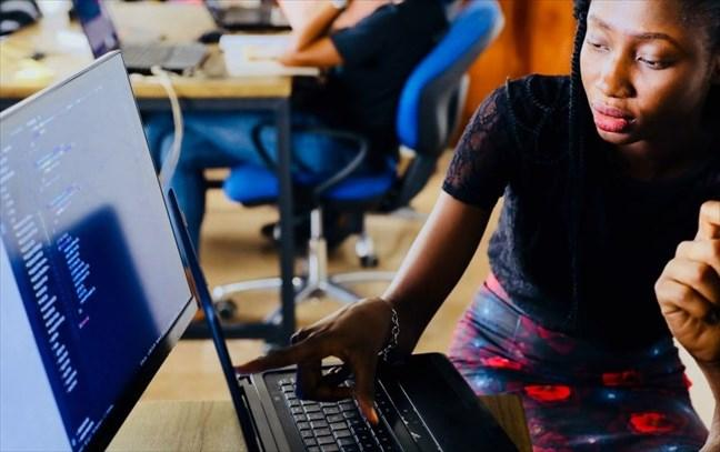 La @Cgeci_Officiel - Le Patronat Ivoirien​ - et #Microsoft lancent un programme de formation de 5 000 jeunes dans les domaines du numérique. sikafinance.com/marches/cote-d…