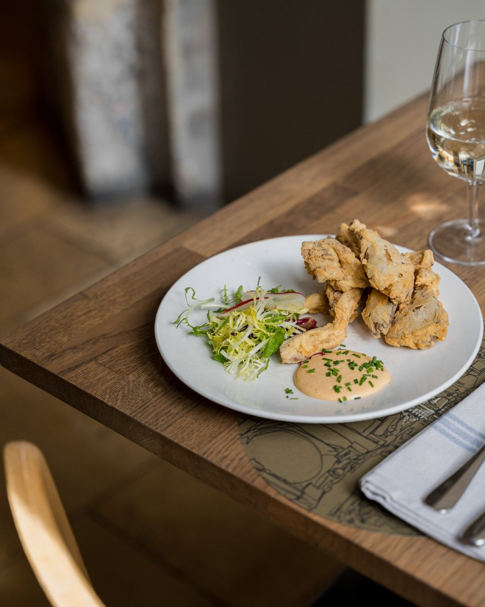 'Crispy Oyster Mushrooms, chilli aioli'… soft yet crunchy with warming heat on the tongue.