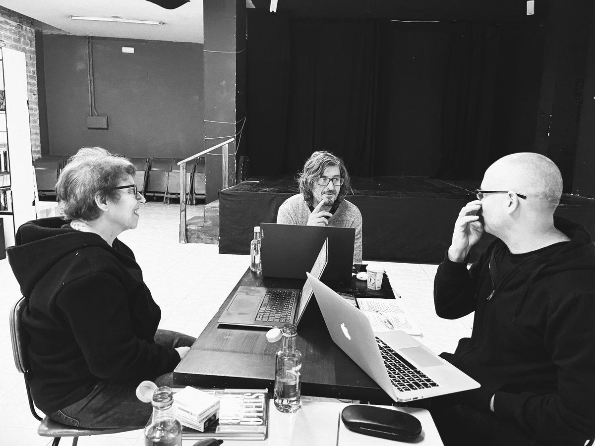 aladren's tweet photo. #tablework #SamShepard #truewest with @franmankao, @diestredavid and @louiswells. Coming up 2025. #trabajodemesa para #TrueWest de #SamShepard. Se abre en el 2025.
#TrueWest2025
#TeatroEn2025
#ArteTeatral
#DramaAmericano
#PreparativosTeatrales
#CulturaEnEscena
#EsperaTrueWest https://t.co/oPQK5DBH3F