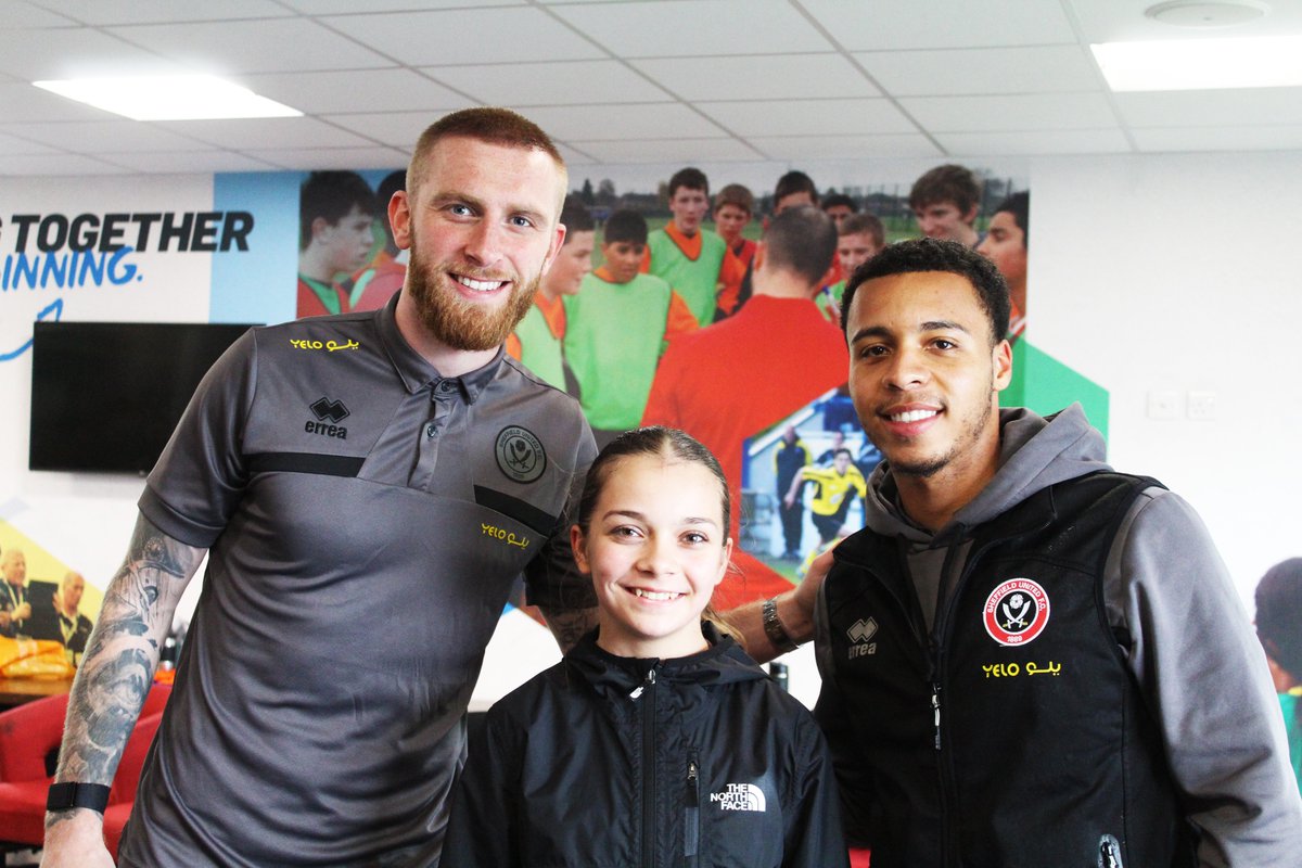 ⚽️ @oli_mcburnie & @Cameronarcher_ at our Easter Football Camp @LeisureUnited Graves yesterday! ⚔️👏