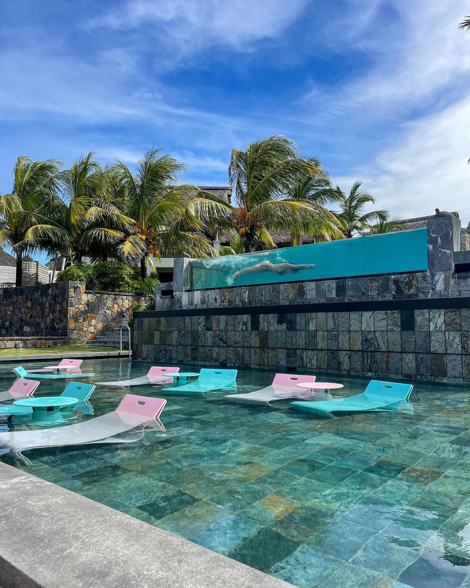 Soak up the sun at C Mauritius, it's summer time! 😎🌞

#CMauritius #MyCignature #PoolDays #SummerVibe #SunnyDays #TropicalIsland #Mauritius 

📸 IG hanbarston