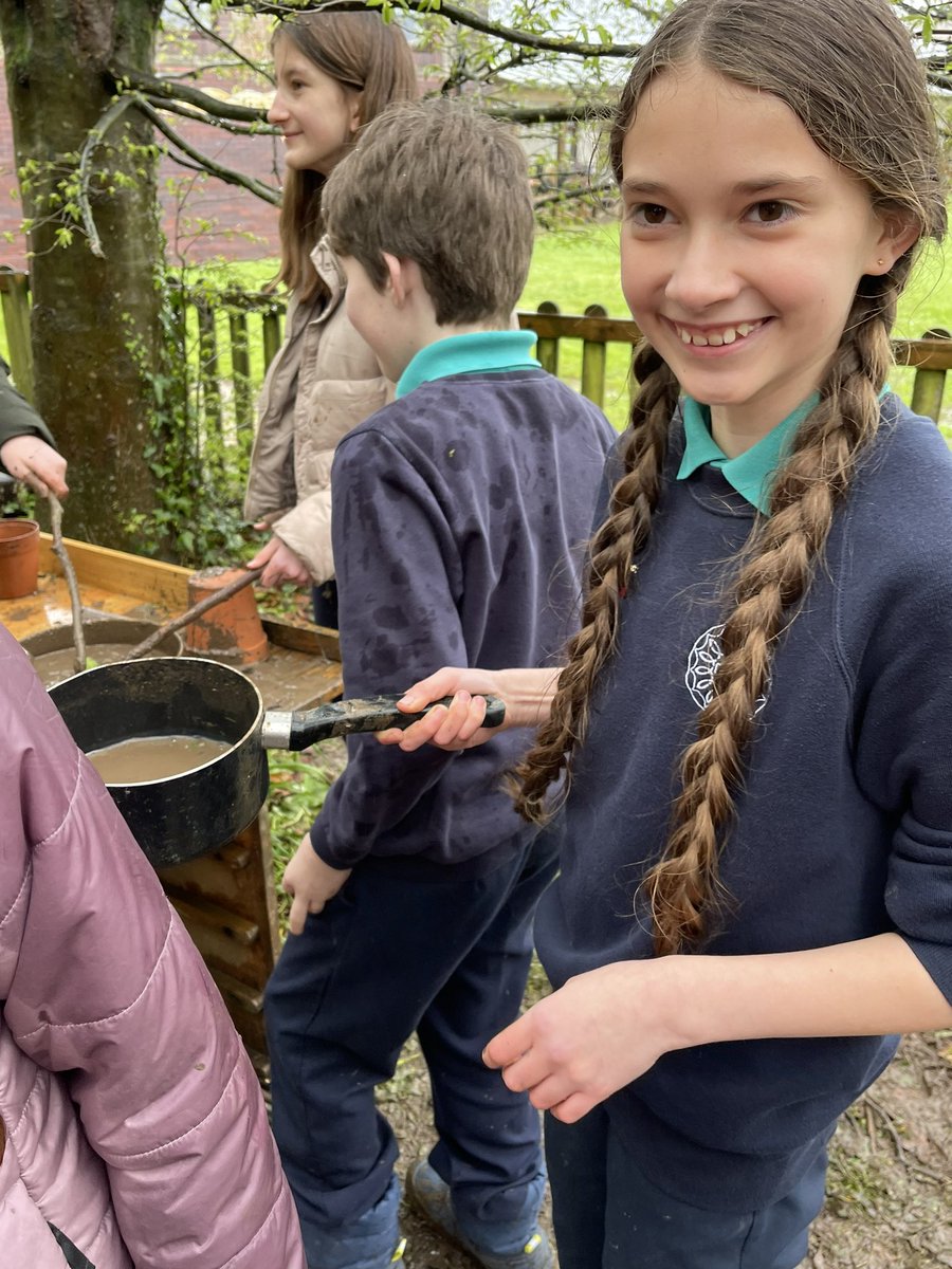 #fs #illtud making mud pies @FSAForestSchool @CoedCadw #wellbeing