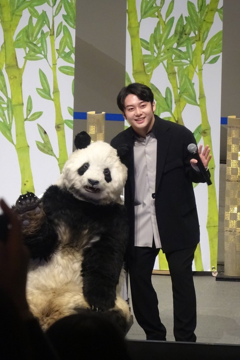 莟玉さんとパンダを一度に楽しめるありがたいイベントに参加してきた🐼本物のパンダのフンを調べるというなかなかな企画も含めて、パンダ愛溢れる楽しいイベントだった😄アドベンチャーワールドまた行きたいなぁ。
#中村莟玉
#アドベンチャーワールド