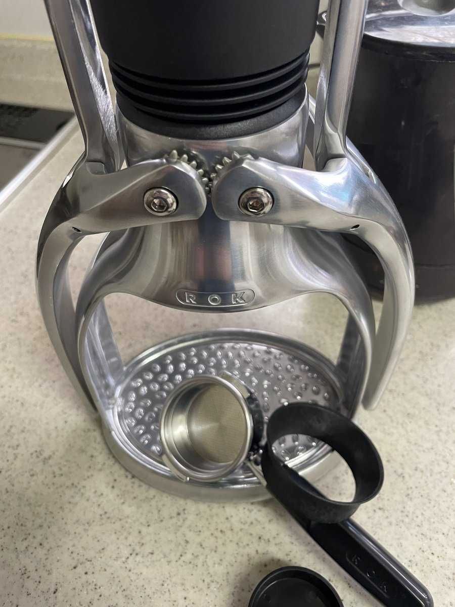 コーヒーの機械届いてた！
めちゃくちゃかっこいい☕️