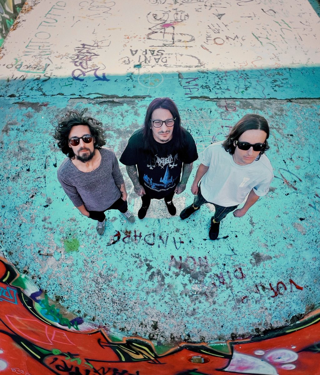 Platonick Dive share their new shoegaze tune, 'Carpet Ceiling' // itsallindie.com/2024/04/platon… // #newmusic //