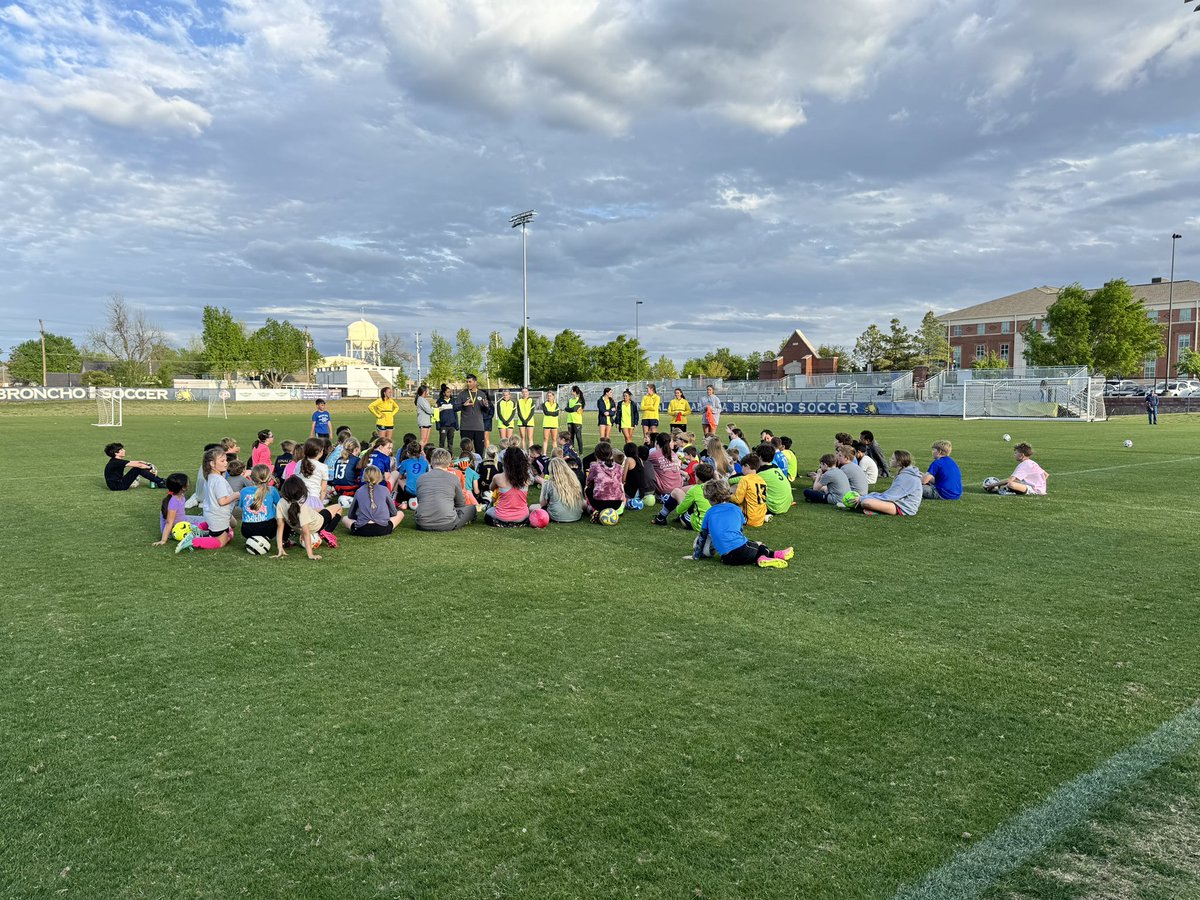 Last session for our Spring Programs was a success. Weather held off and we finished off with some friendly scrimmages. Congratulations to all the award winner and we look forward to seeing you all this summer. ⚽️💙💛🐴#RollChos