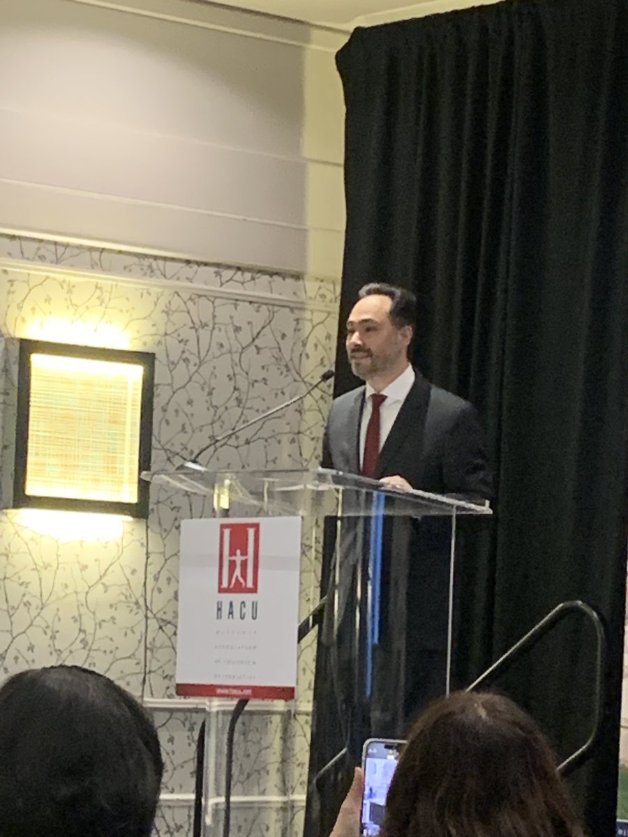 Representative @JoaquinCastrotx speaking at @HACUNews and hearing about his mom Rosie. My mom’s name was Rosa too, it must be the name 😊 Texas was well represented.