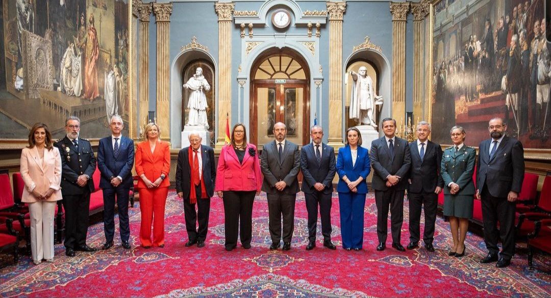 Nuestra Presidenta Lucía Llano y el Delegado de @MadridRagce, Francisco Toro, asistieron invitados por la Asociación Víctimas del Terrorismo @_AVT_ que, hizo entrega ayer 8 de abril en el @Senadoesp de España del XII Premio ‘Verdad, Memoria, Dignidad y Justicia’... @guardiacivil