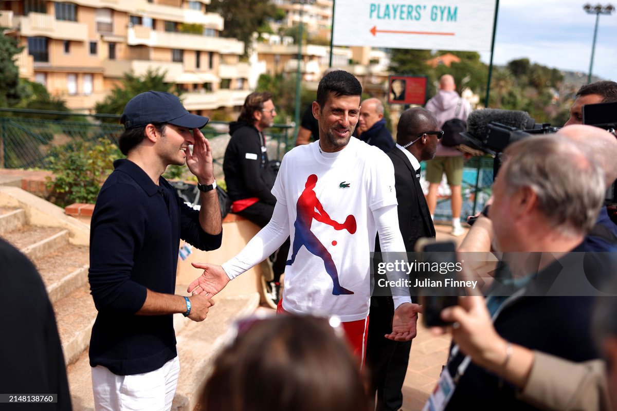 Novak after practice today, meeting with Scuderia Ferrari F1 driver, Carlos Sainz! 😊😎 #NoleFam #Djokovic #RolexMonteCarloMasters