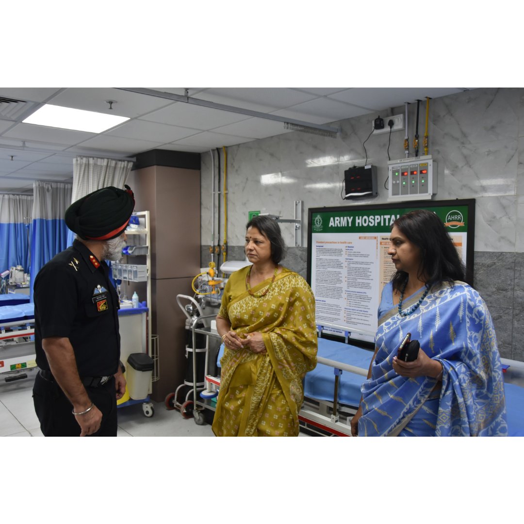 #WeCare
General Manoj Pande, #COAS and Mrs Archana Pande, President #AWWA visited Army Hospital Research and Referral #AHRR at #Delhi Cantonment. President #AWWA inaugurated the 'Niramaya' Wellness Clinic and 'Aasra' Patient Detention Centre.