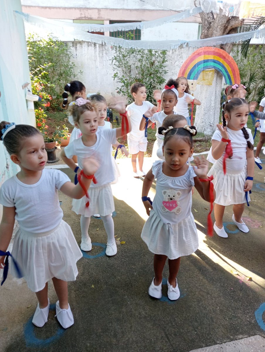 Hace hoy 63 años, Fidel y Vilma Espín crearon los Círculos Infantiles. Desde entonces se ha convertido este, en un espacio de amor y sensibilidad humana, de dedicación y entrega en la formación de nuestros niños. Una de las obras más hermosas de la Revolución #Cuba #GenteQueSuman