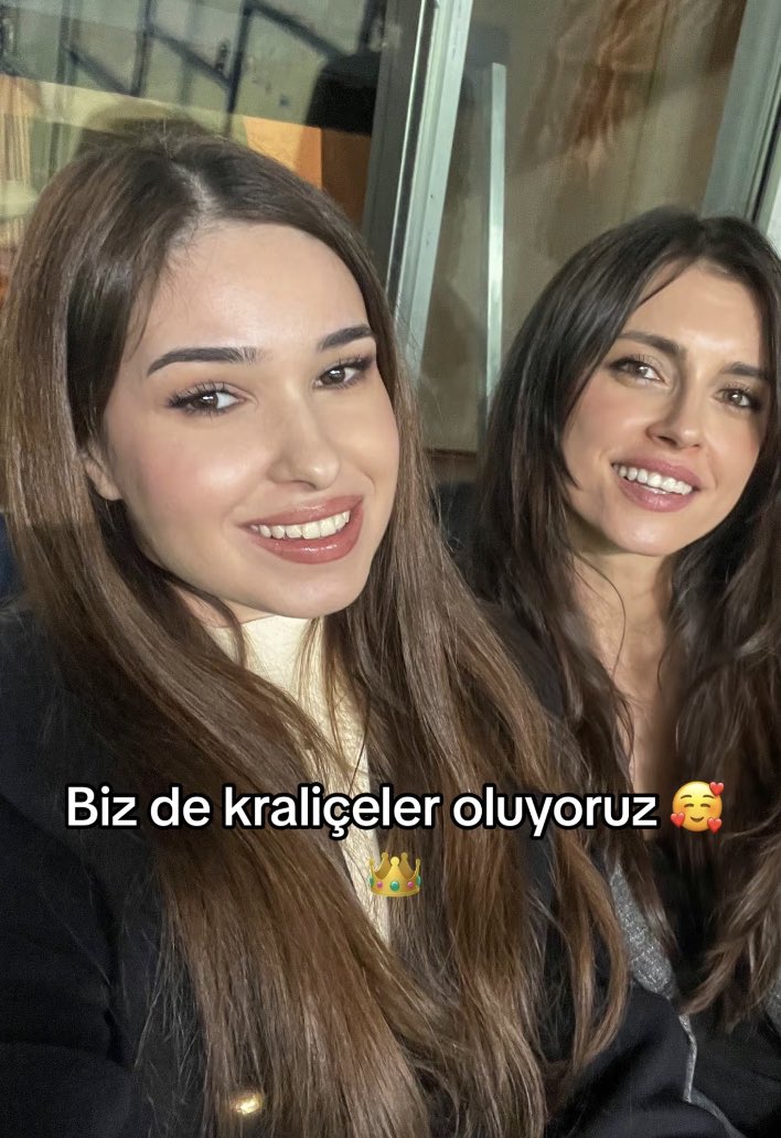👀 Hajradinovic'in eşinin, Dzeko'nun eşi ile olan paylaşımı. 'Kocalarımız Süper Lig'in kralları, biz de kraliçeler oluyoruz.'