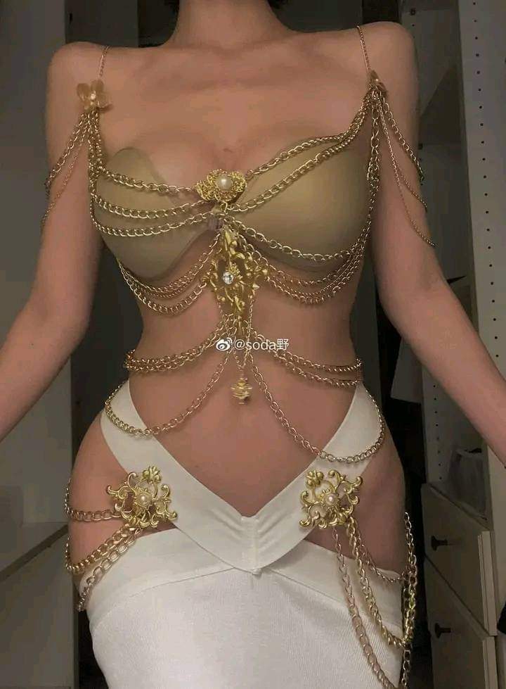 لماذا يعبدون النساء؟
سأل أحدُ الحمقى ذات يوم💅

#worshipingwomen 
#femdom
#Domination