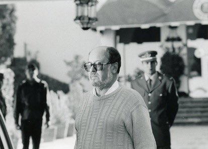 Ha muerto Jaime de Armiñán. Mi querida señorita ya sería suficiente para pasar a la historia del cine y la televisión española. Pero es que, además, también dirigió El amor del capitán Brando, El nido o Juncal, entre otras muchas. Descanse en paz.