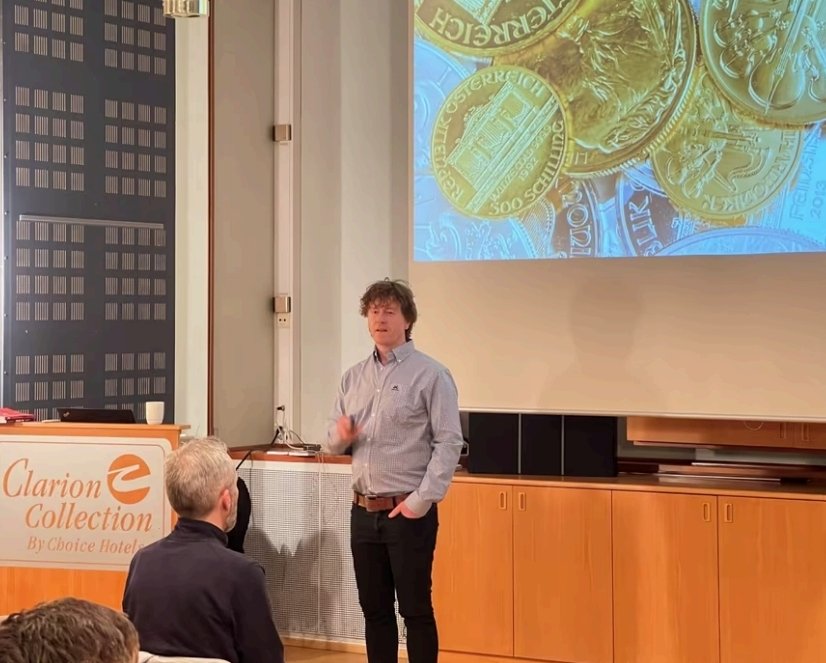 Jeg er i Tromsø for å holde kurs og foredrag om inflasjon, penger, gull og Bitcoin torsdag, fredag og lørdag denne uken, og har litt ledig kapasitet hvis du eller din bedrift har interesse av å lære mer om dette temaet.

Da jeg holdt foredrag her i Harstad i går var
